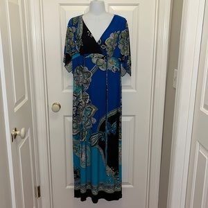 Valerie Bertinelli kimono style maxi dress